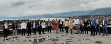 MAS and CAS alumni on terrace overlooking Zurich